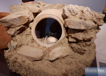 agios arch museum pythos burial