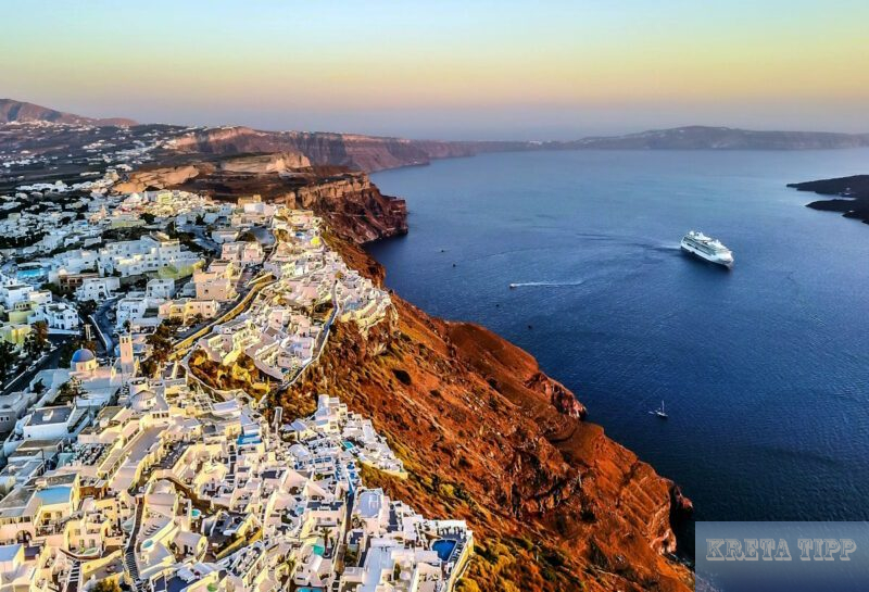 Bedeutung der Kreuzfahrtschiffe für den Tourismus 4 Santorini