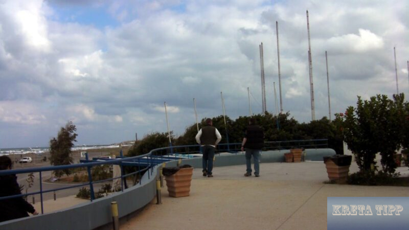 Zerstörungen von Küstenfronten auf Kreta durch starke Winde und das Meer 2 Gouves