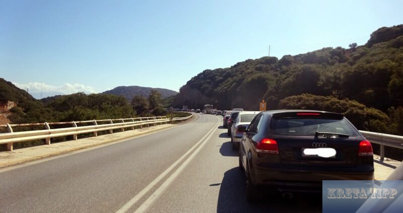 Wichtige Änderungen in der Straßenverkehrsordnung und die gefährlichsten Stellen auf Kreta 14 Stau vor einer Baustelle