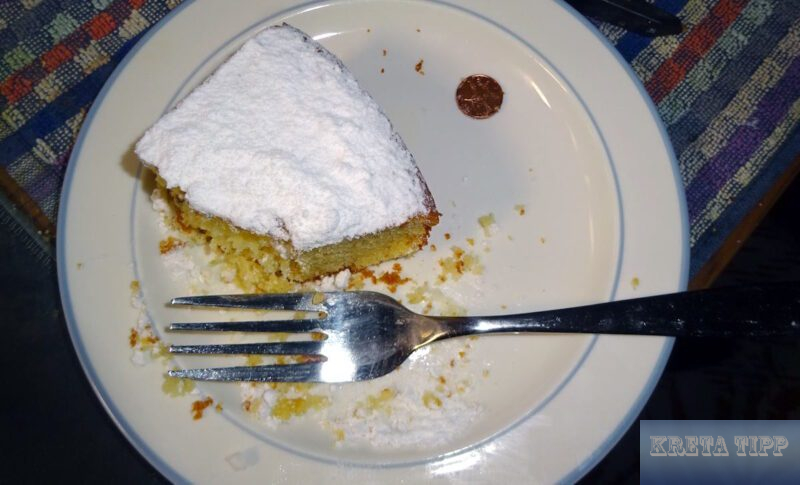 Glücksmünze im Kuchenstück