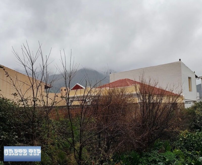 Kreta von Wintereinbruch heimgesucht: Starker Regen, Hagelstürme, überflutete Straßen und Schnee in den Bergen 22 regen 120126