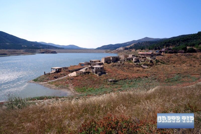 Premium-Inhalt: Sfendili – Die Geschichte des versunkenen Dorfes im Aposelemi-Stausee 24 sfendili 1